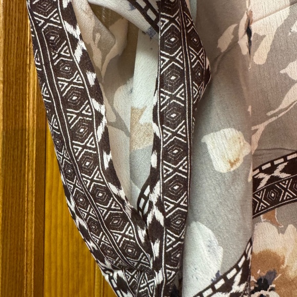 Women’s Wrap / Coverup Vince Camuto ONE SIZE - BRAND NEW - 100% Rayon - Picture 7 of 9